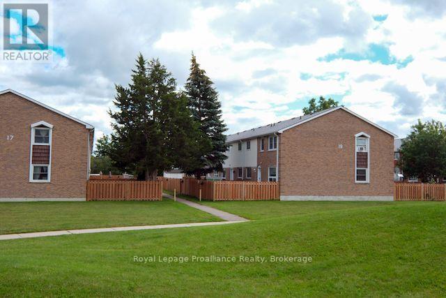 35 - 19 Tracey Park Drive, Belleville, Ontario K8P 4R4 - Photo 34 - X13713728