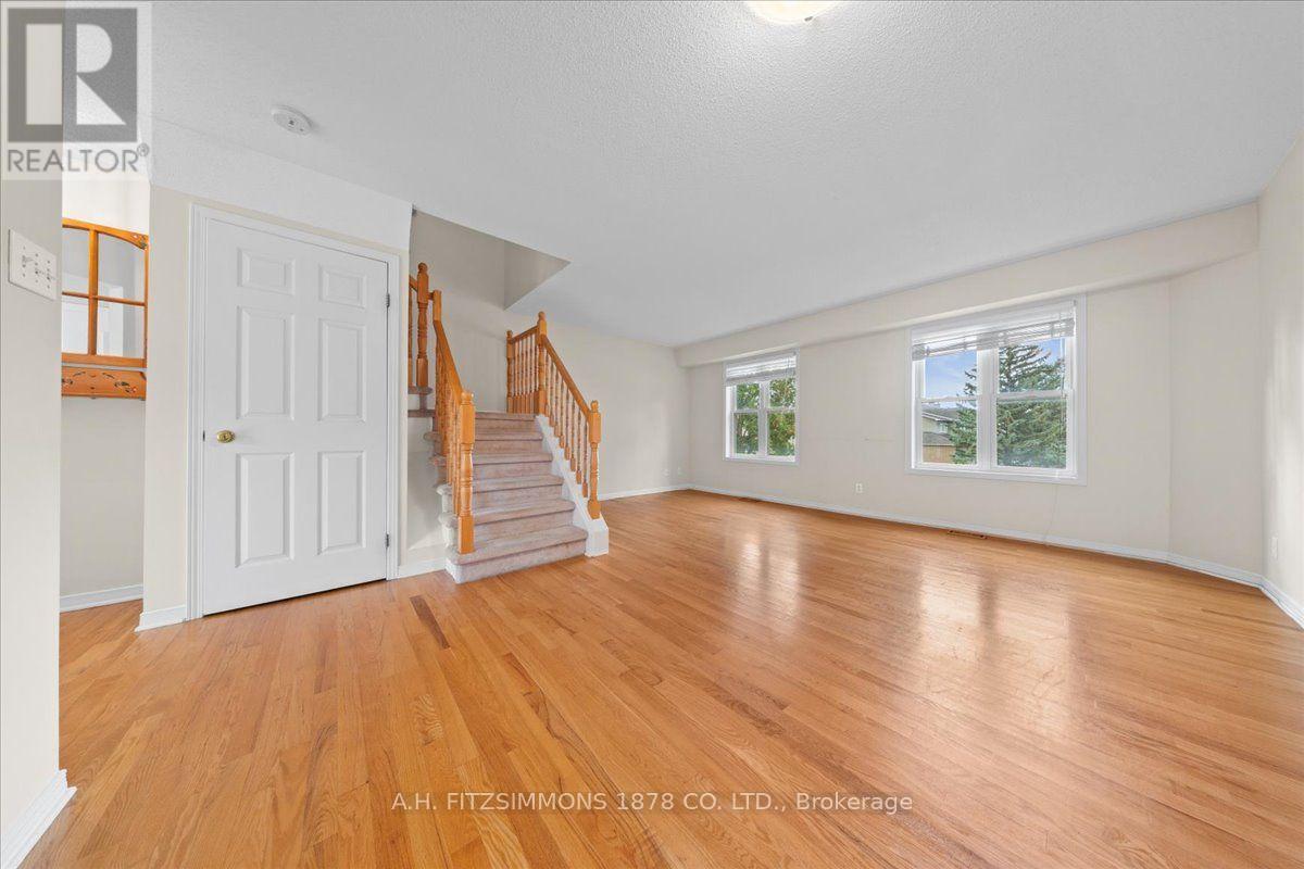 7 Bellflower Private, Ottawa, Ontario  K1T 3Z8 - Photo 3 - X13713598