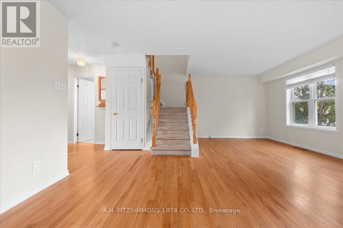 7 Bellflower Private, Ottawa, Ontario  K1T 3Z8 - Photo 4 - X13713598