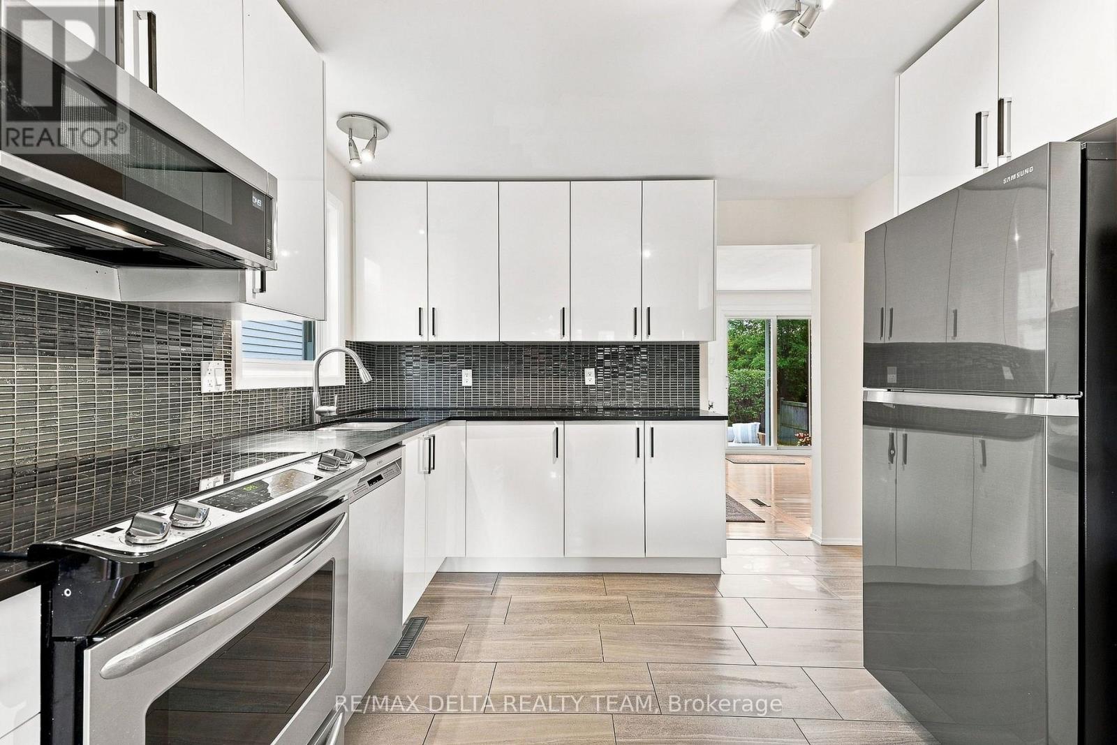 30 Homestead Street, Ottawa, Ontario  K2E 7N8 - Photo 11 - X13713782