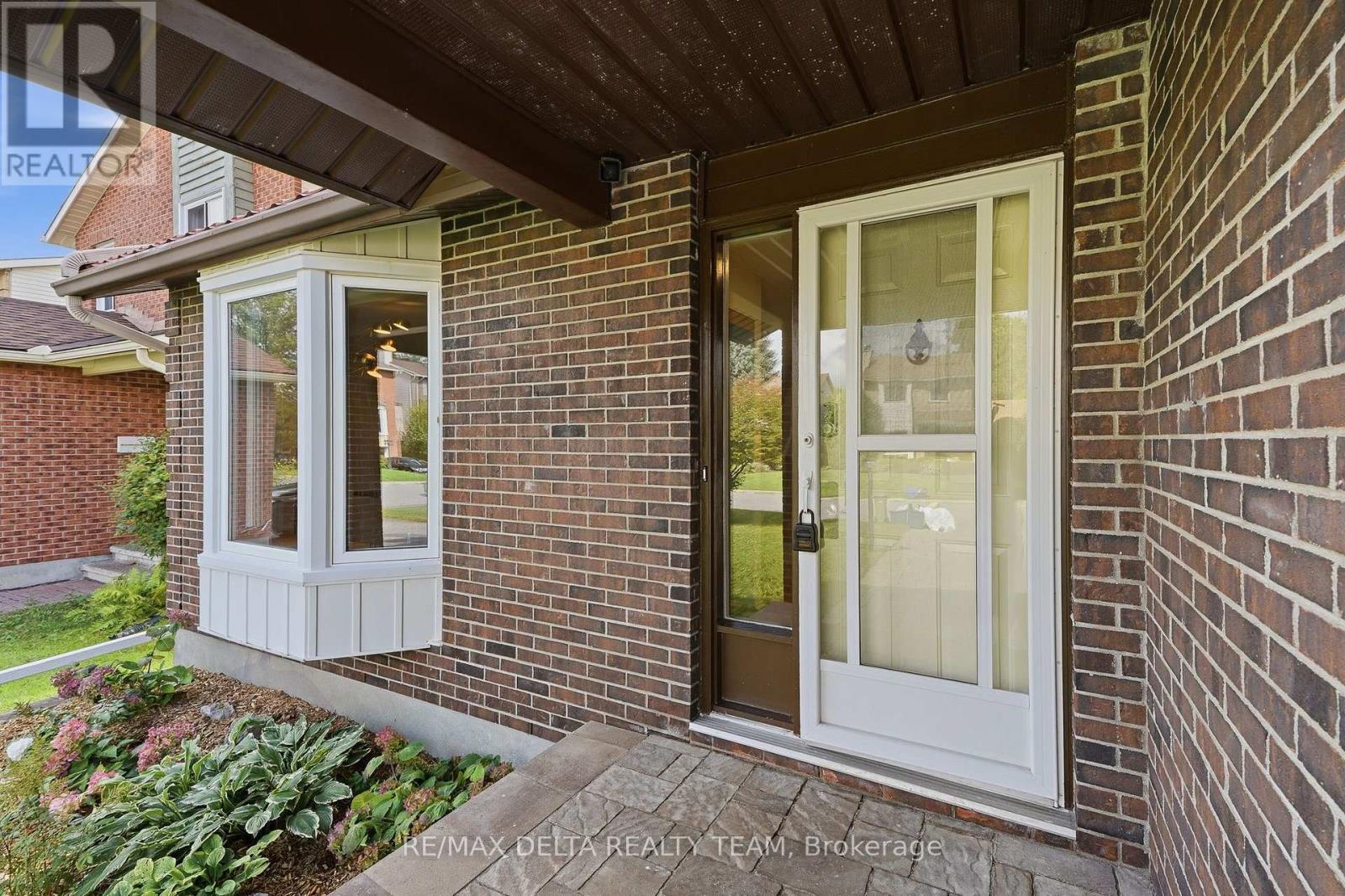 30 Homestead Street, Ottawa, Ontario  K2E 7N8 - Photo 3 - X13713782