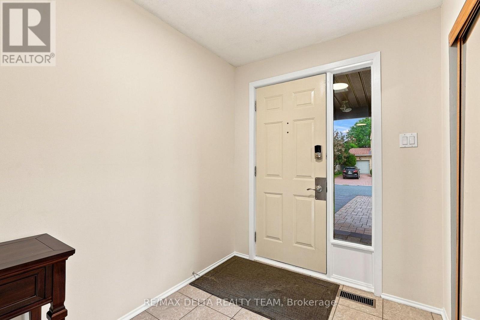 30 Homestead Street, Ottawa, Ontario  K2E 7N8 - Photo 4 - X13713782