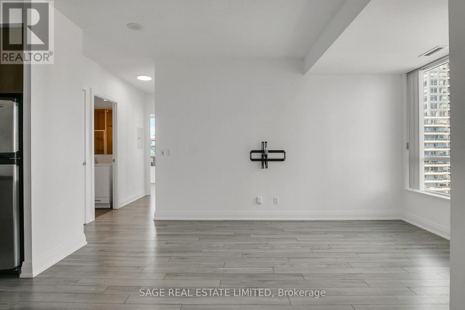 2104 - 120 Homewood Avenue, Toronto, Ontario  M4Y 2J3 - Photo 3 - C13713580