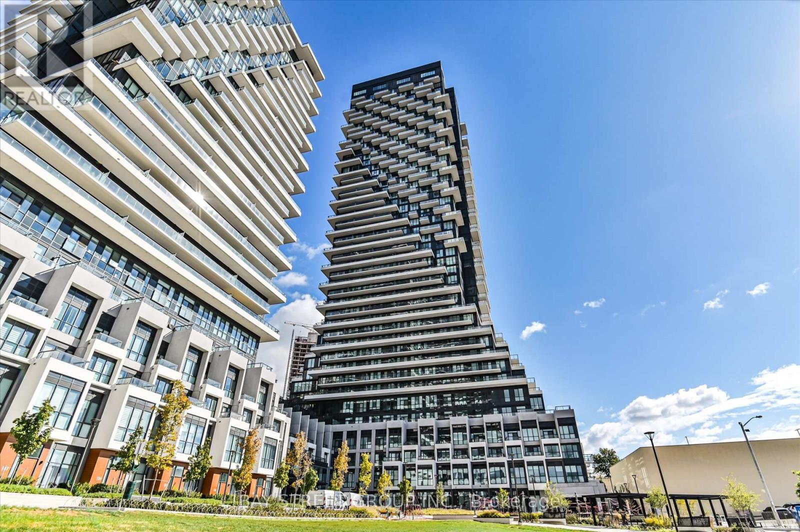 2707 - 30 INN ON THE PARK DRIVE, Toronto, Ontario