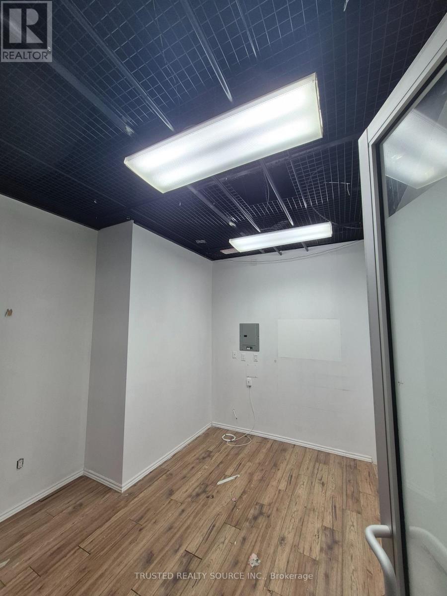 4 - 384 Yonge Street, Toronto, Ontario  M5B 1S8 - Photo 9 - C13713774