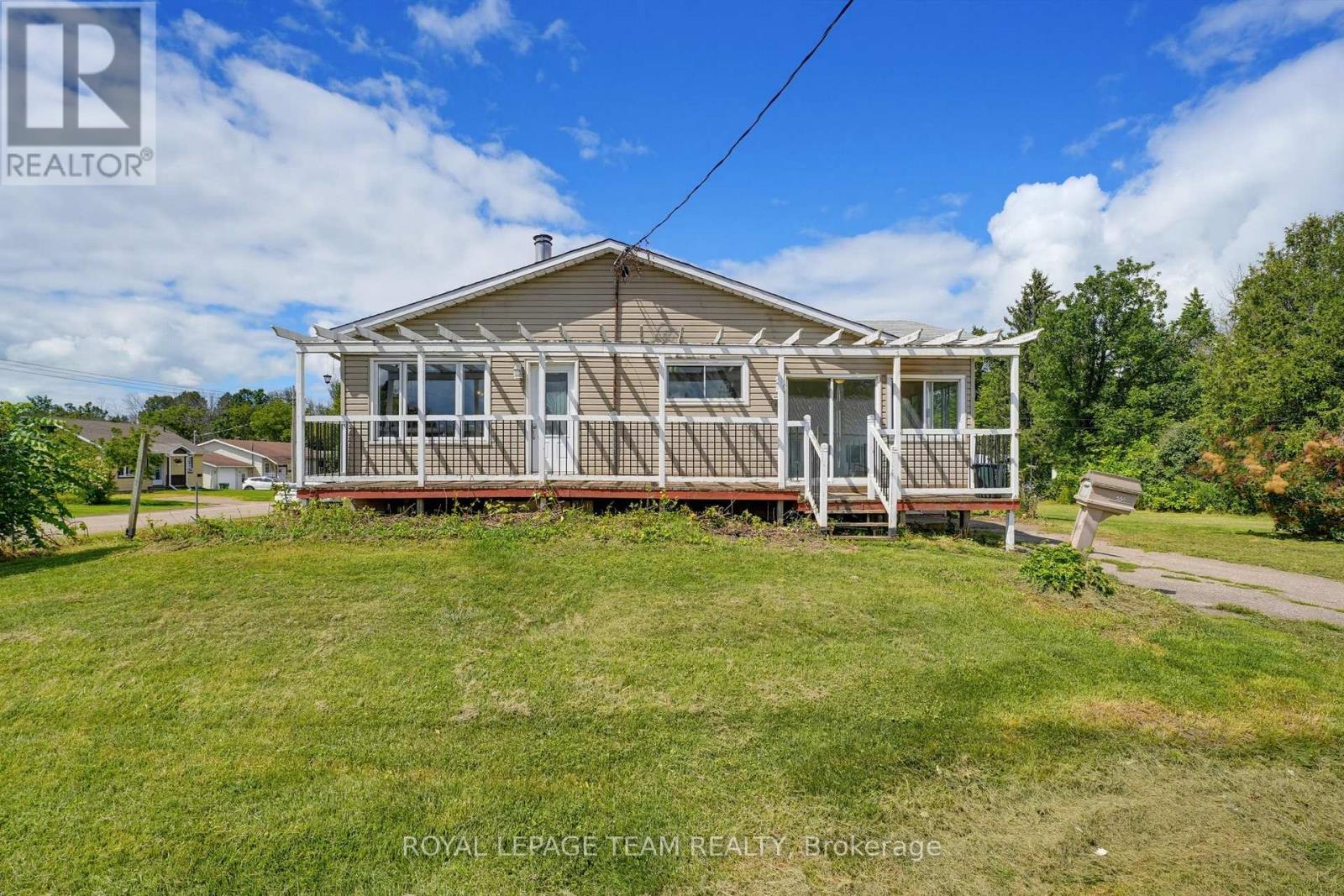 550 Giroux Street, Pembroke, Ontario  K8A 4G5 - Photo 2 - X13702806