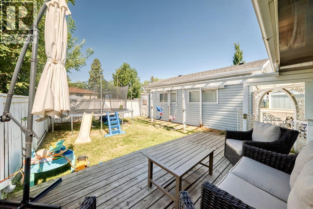 2203 65 Street NE, Calgary, Alberta  T1Y 1N5 - Photo 9 - A2331060