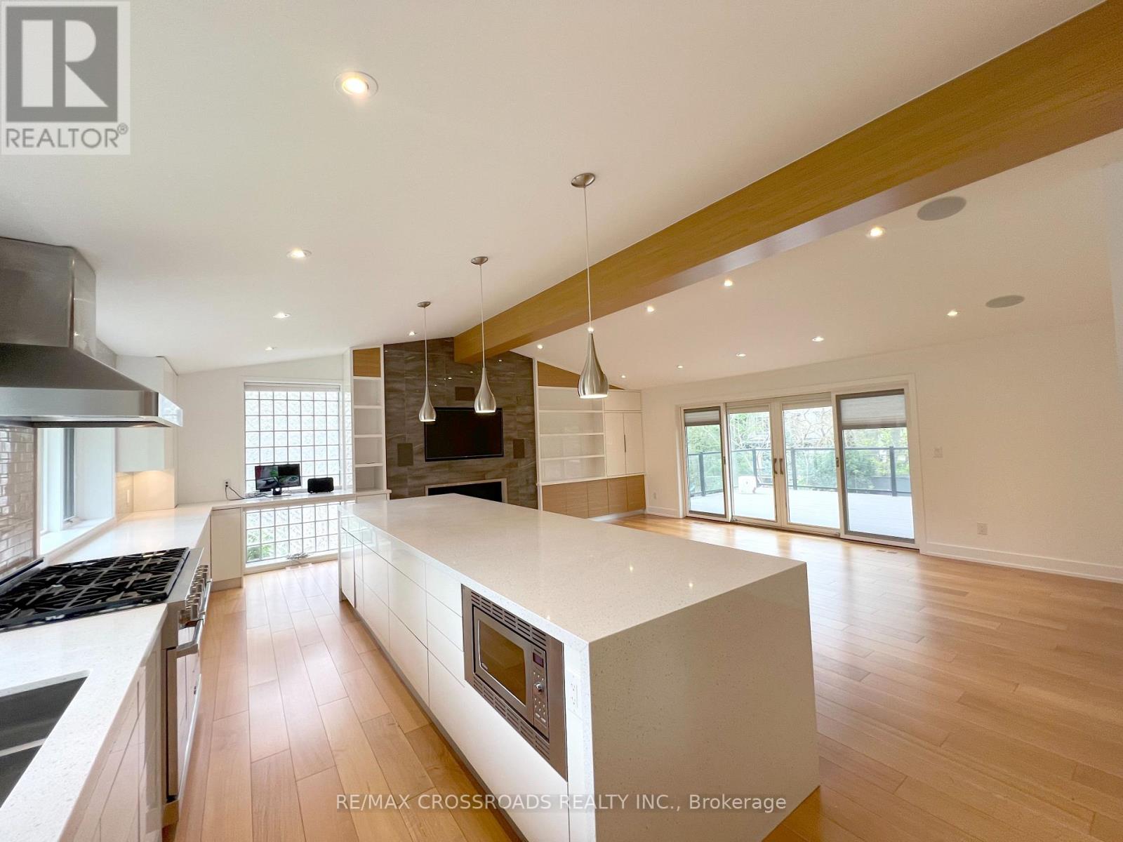 1532 Merrow Road, Mississauga, Ontario  L5J 3C5 - Photo 2 - W13713504