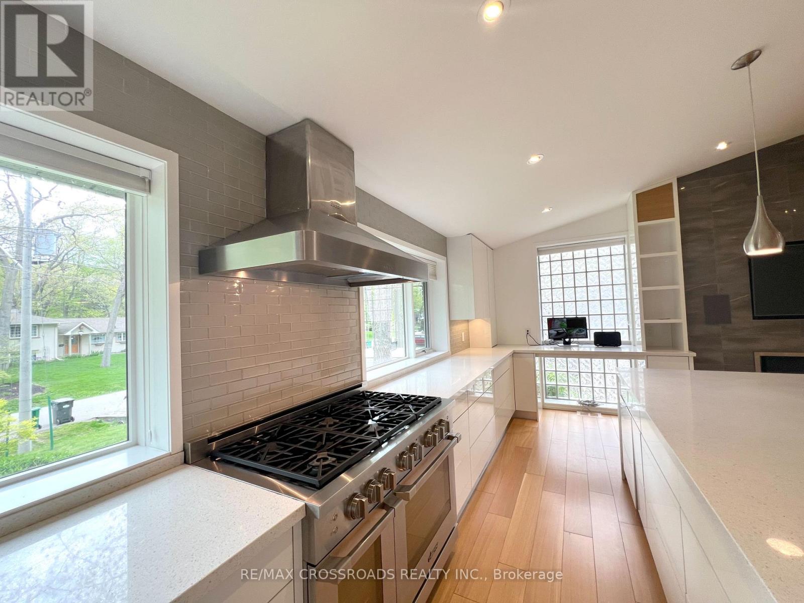 1532 Merrow Road, Mississauga, Ontario  L5J 3C5 - Photo 5 - W13713504
