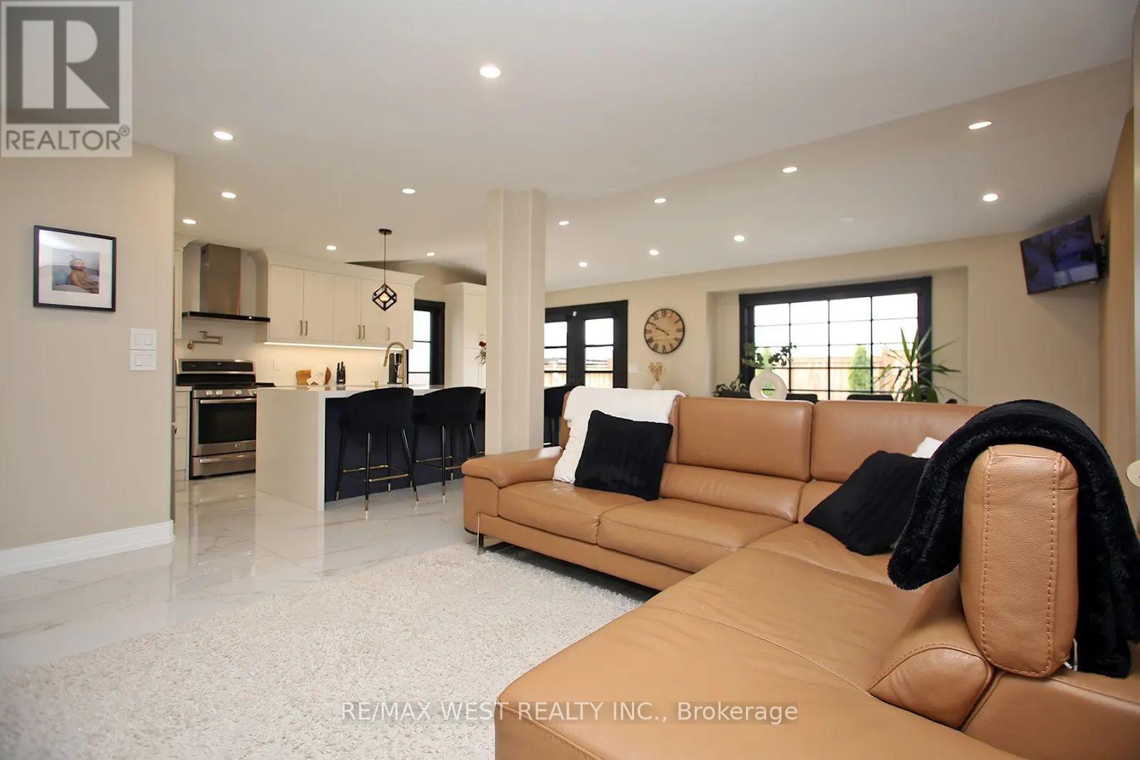 4 Gray Park, Caledon, Ontario  L7E 2N3 - Photo 14 - W13713552
