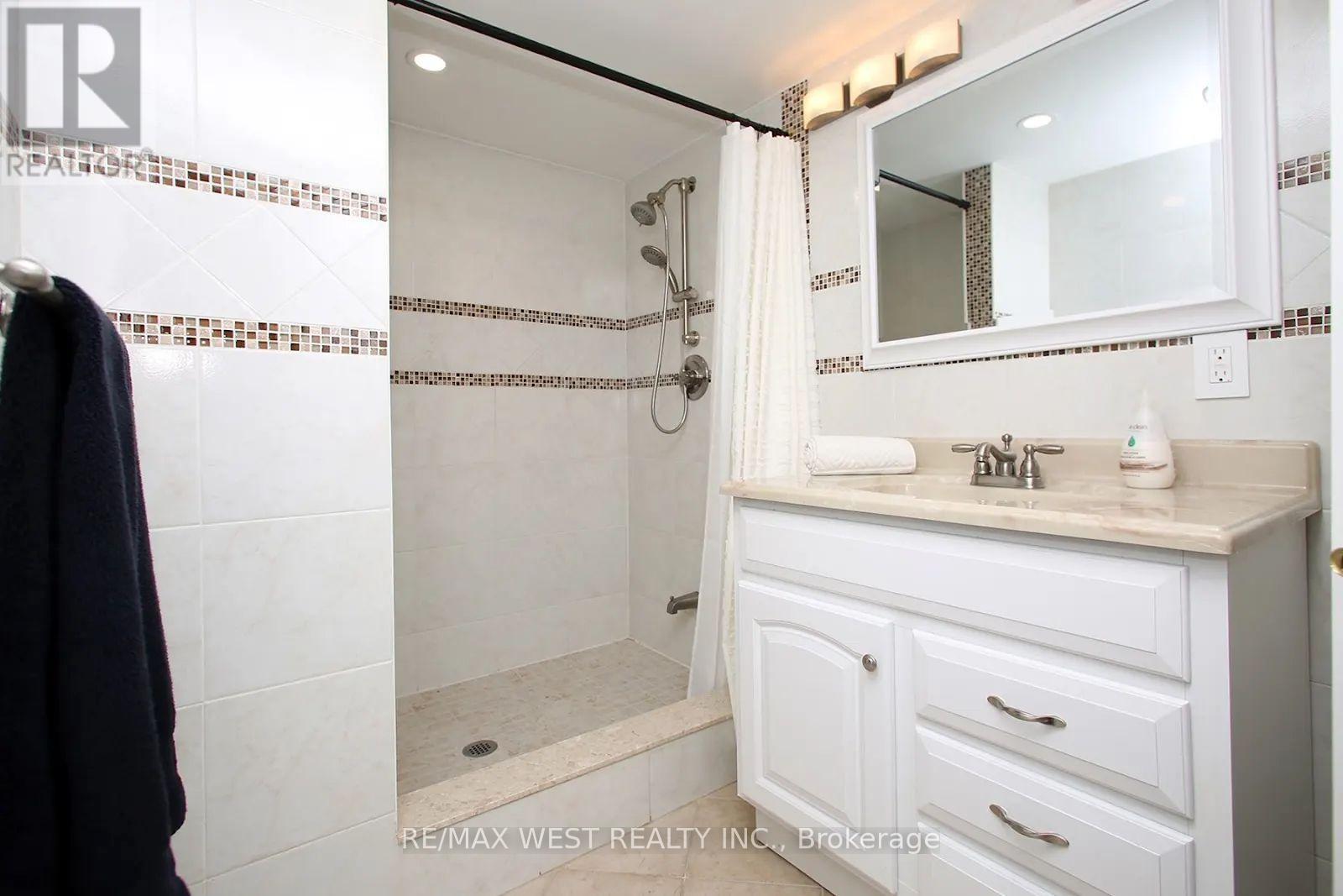4 Gray Park, Caledon, Ontario  L7E 2N3 - Photo 22 - W13713552