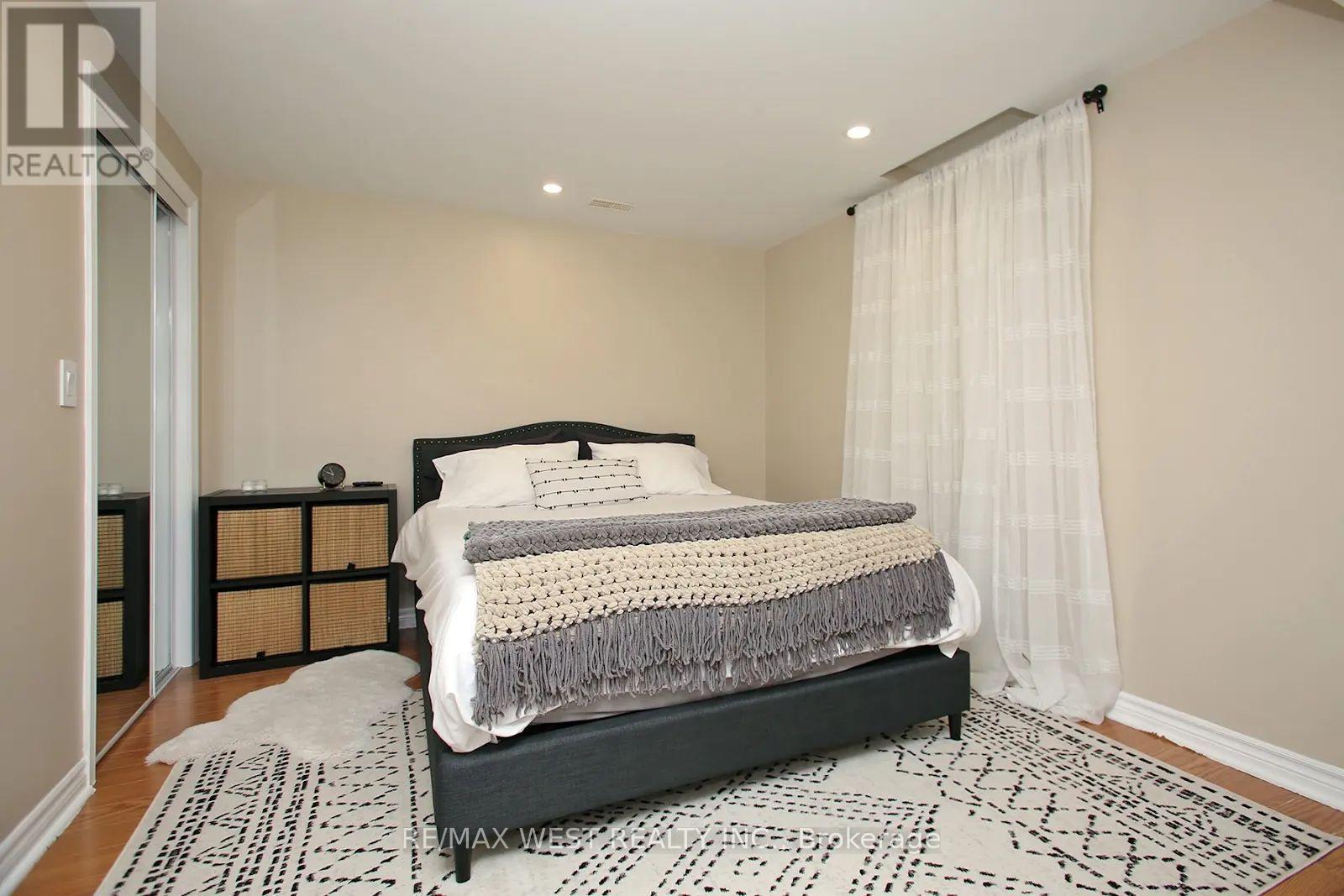 4 Gray Park, Caledon, Ontario  L7E 2N3 - Photo 25 - W13713552