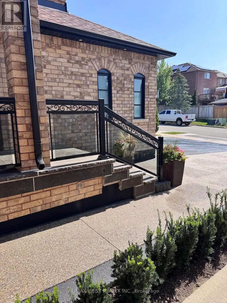 4 Gray Park, Caledon, Ontario  L7E 2N3 - Photo 3 - W13713552