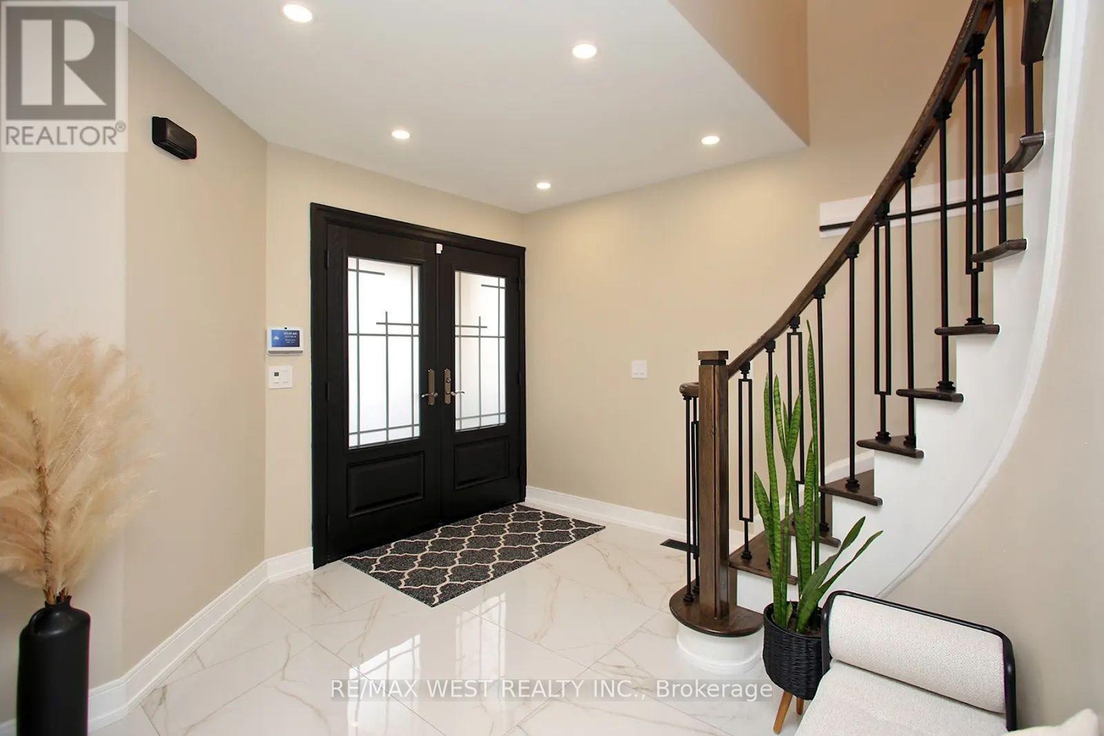 4 Gray Park, Caledon, Ontario  L7E 2N3 - Photo 4 - W13713552