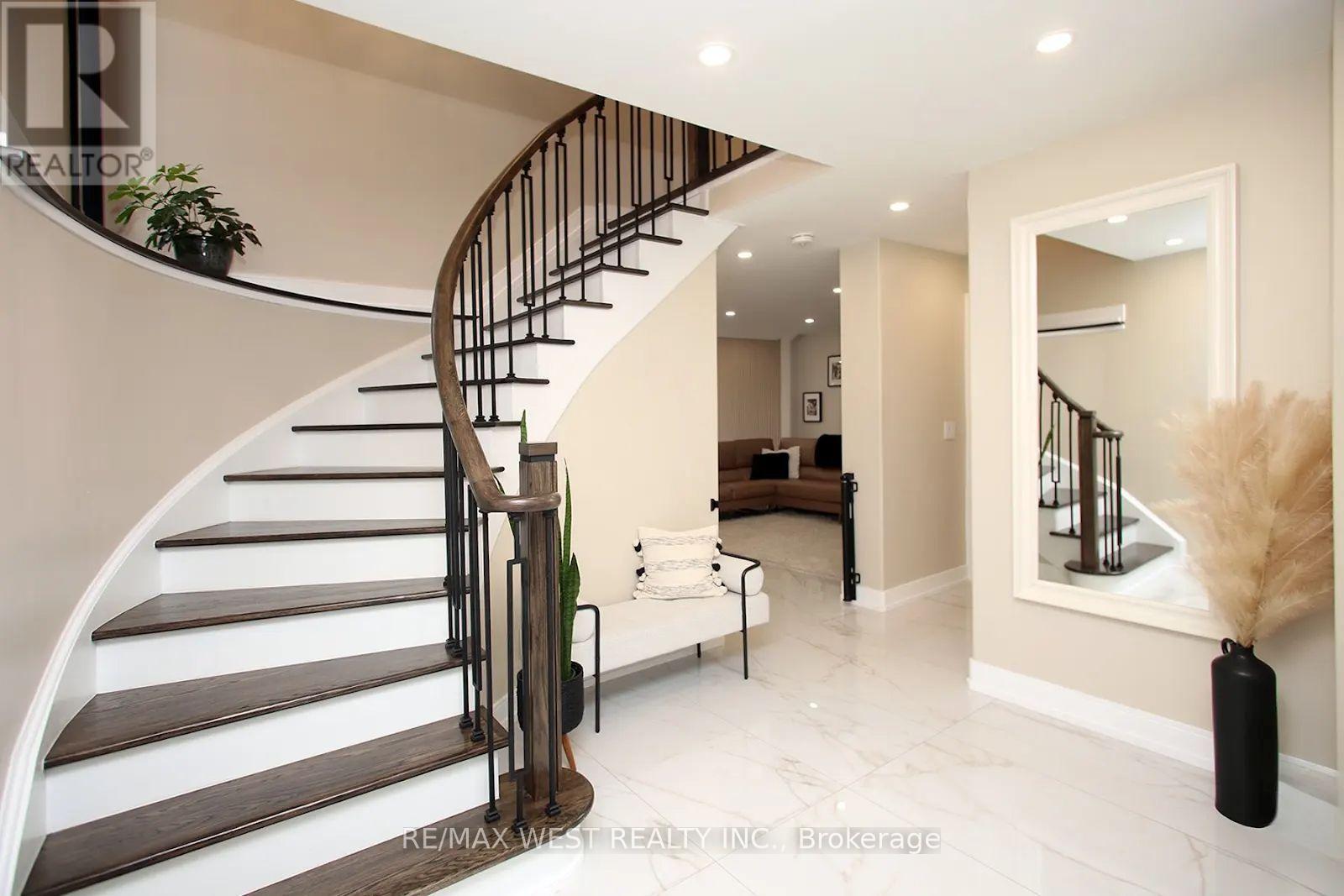 4 Gray Park, Caledon, Ontario  L7E 2N3 - Photo 5 - W13713552