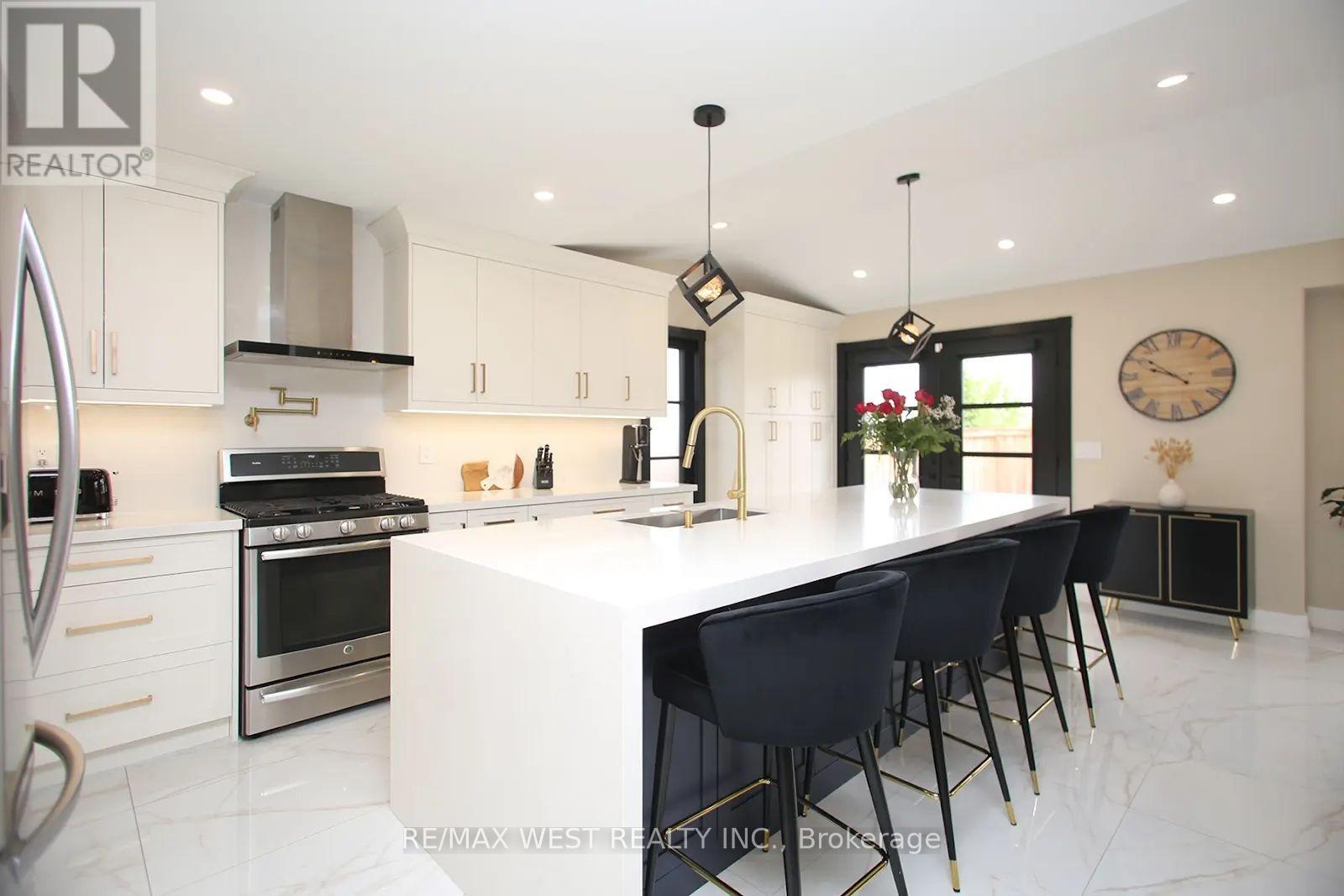 4 Gray Park, Caledon, Ontario  L7E 2N3 - Photo 6 - W13713552