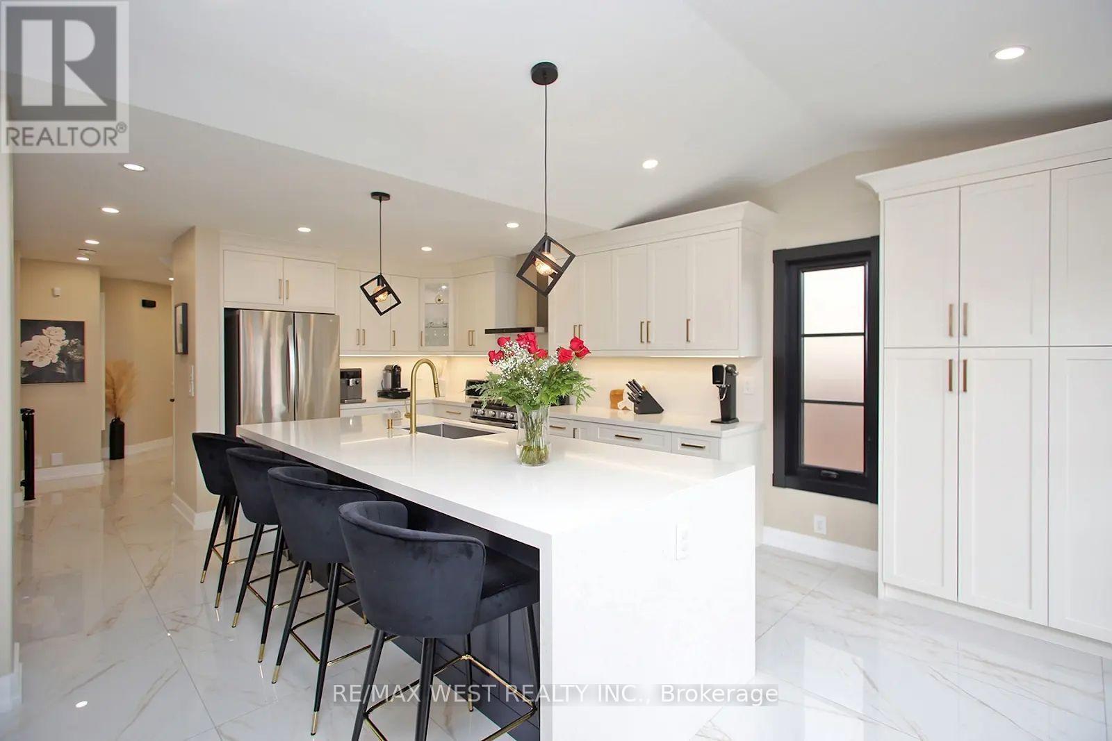 4 Gray Park, Caledon, Ontario  L7E 2N3 - Photo 8 - W13713552
