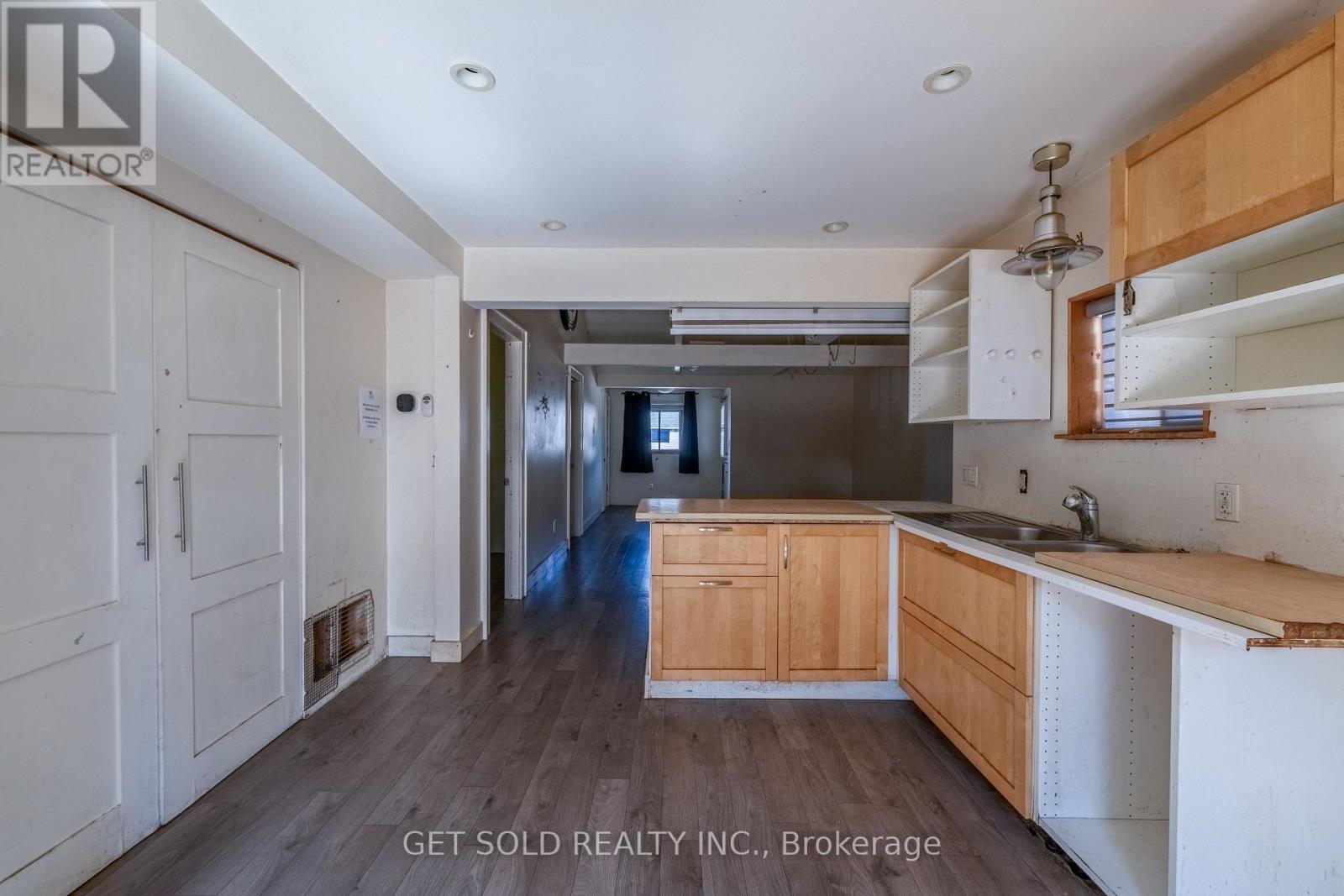 12 Vimy Street, Halton Hills, Ontario  L7J 1S1 - Photo 12 - W13713660