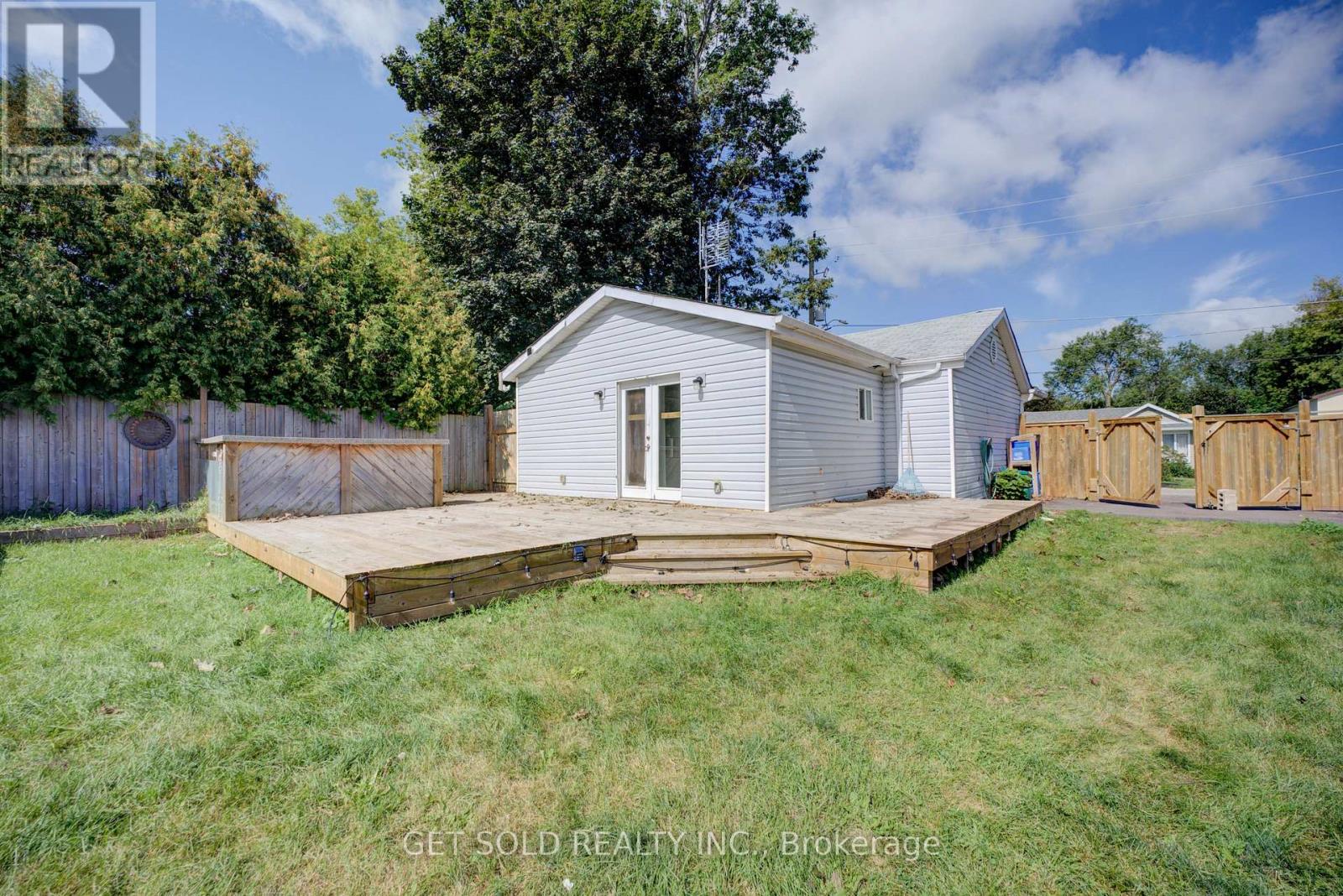12 Vimy Street, Halton Hills, Ontario  L7J 1S1 - Photo 32 - W13713660