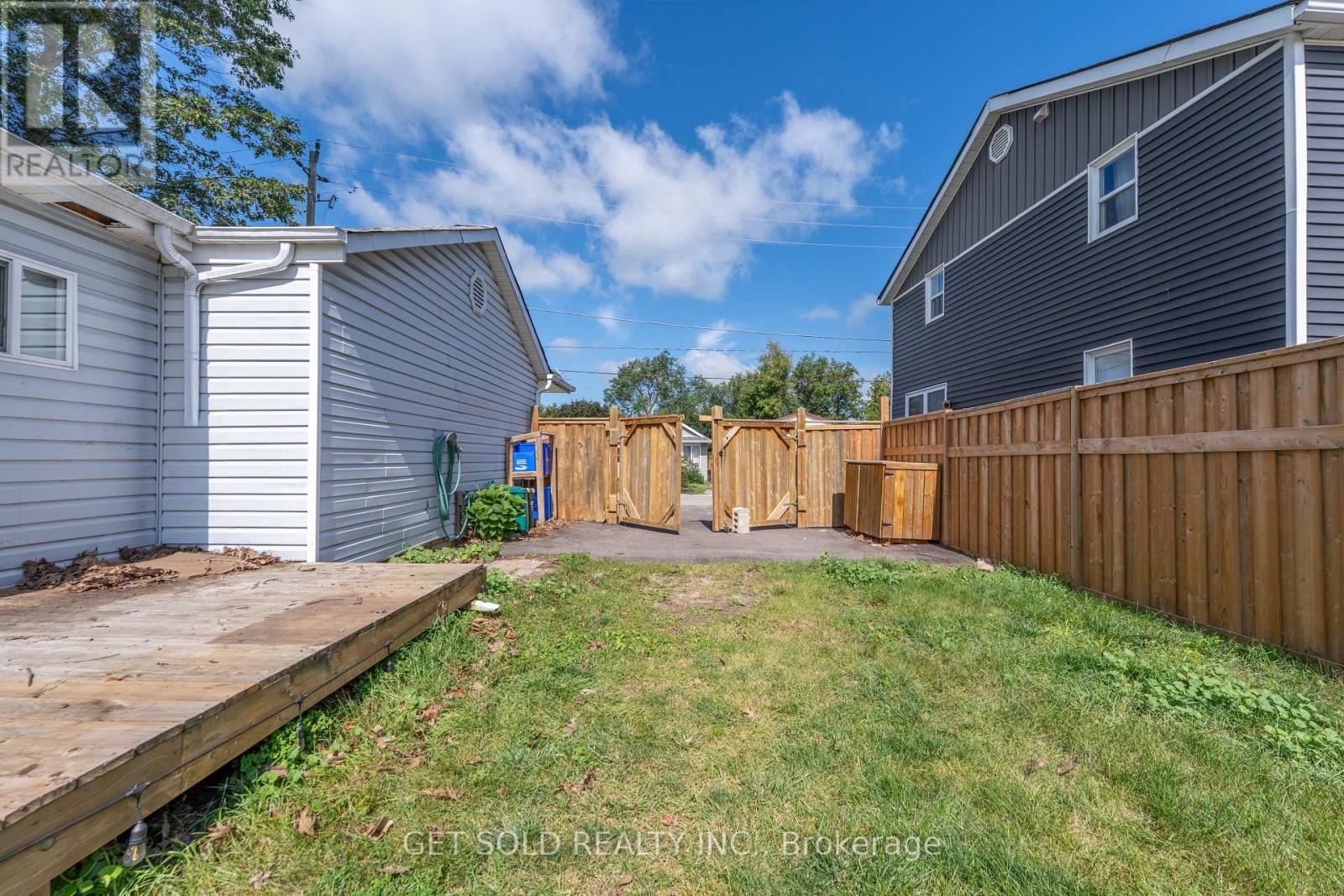 12 Vimy Street, Halton Hills, Ontario  L7J 1S1 - Photo 33 - W13713660