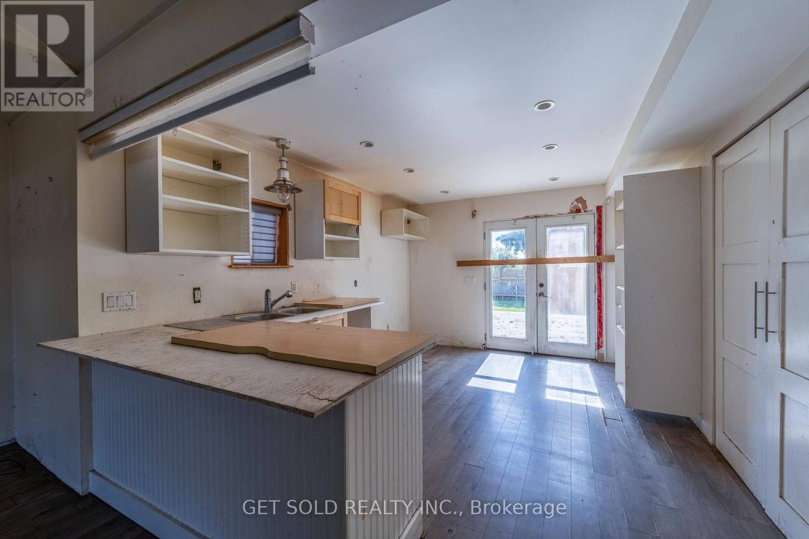 12 Vimy Street, Halton Hills, Ontario  L7J 1S1 - Photo 8 - W13713660