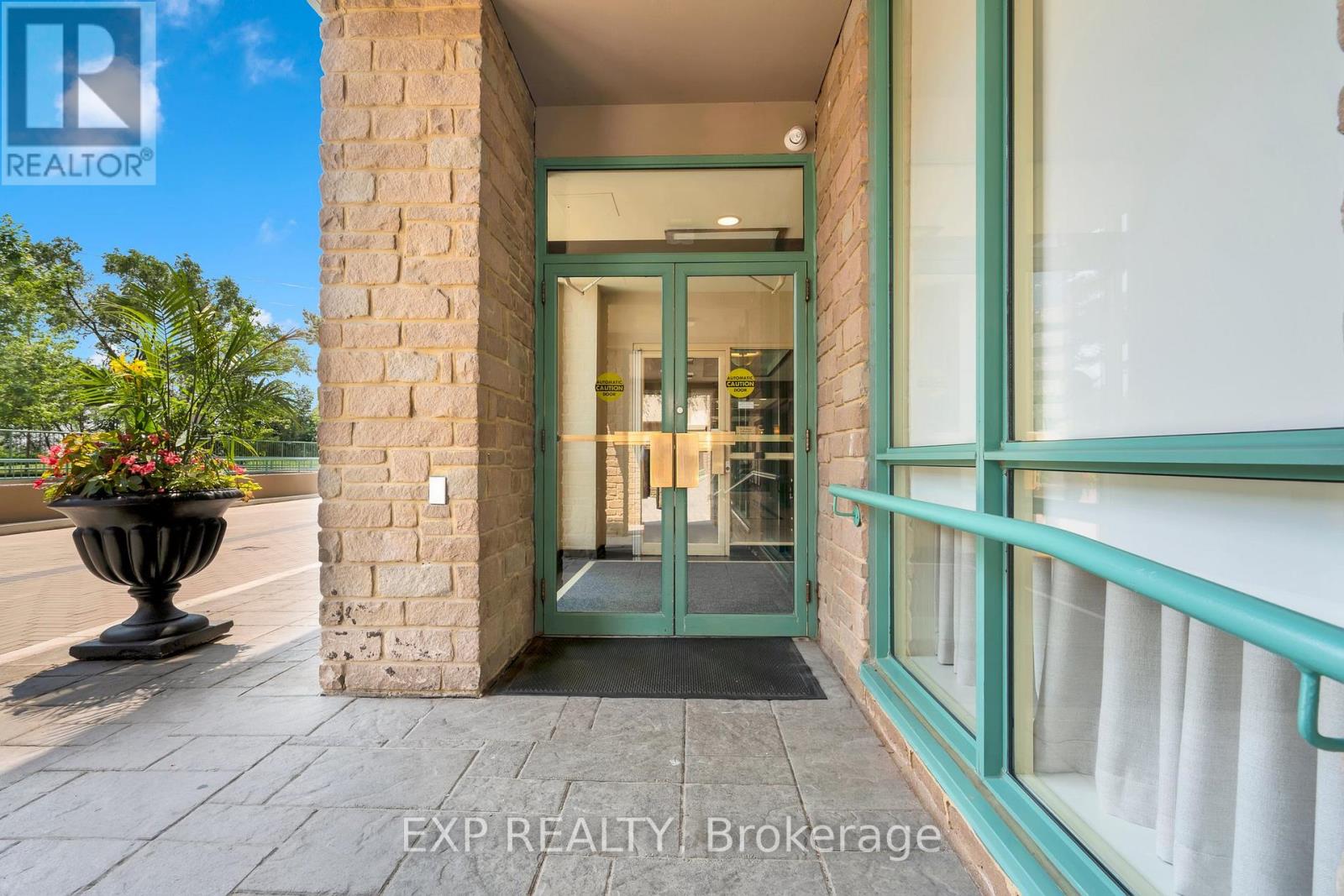 1001 - 101 Subway Crescent, Toronto, Ontario  M9B 6K4 - Photo 3 - W13713662