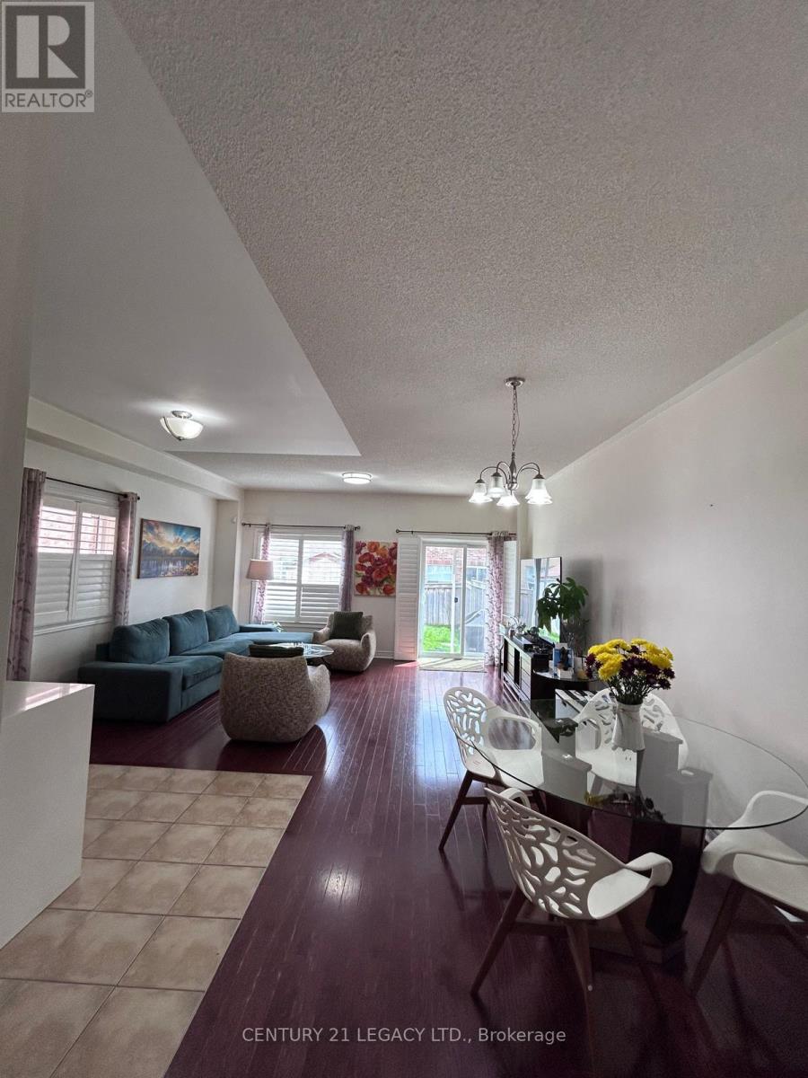 385 Comiskey Crescent, Mississauga, Ontario  L5W 0C6 - Photo 3 - W13713708