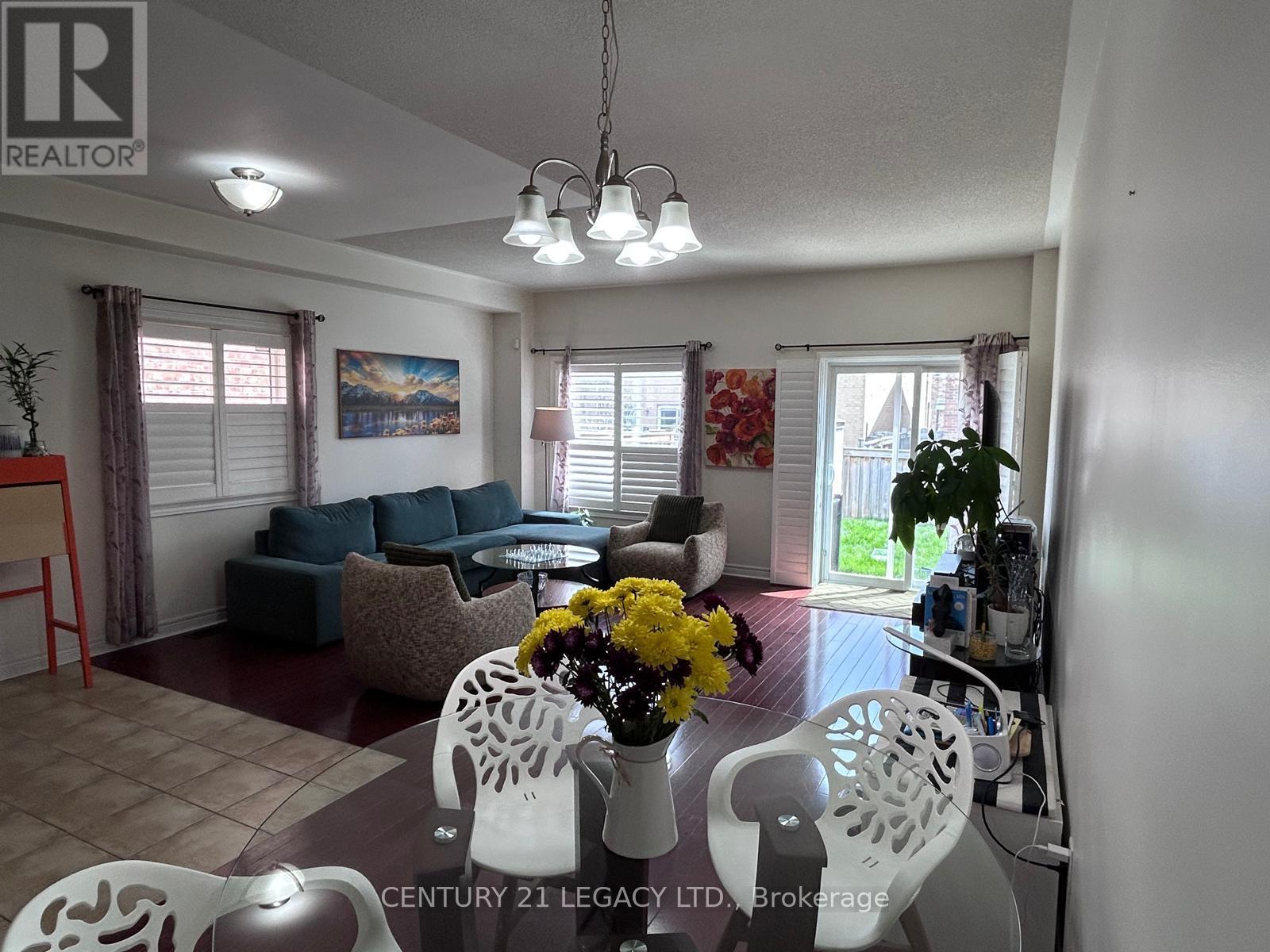385 Comiskey Crescent, Mississauga, Ontario  L5W 0C6 - Photo 4 - W13713708
