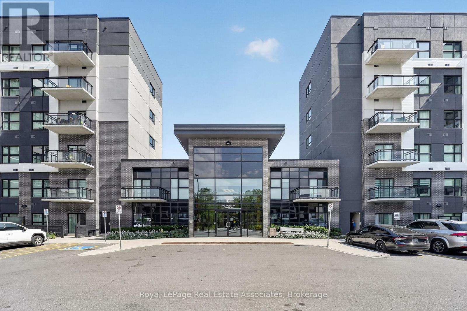636 - 102 GROVEWOOD COMMON, Oakville, Ontario