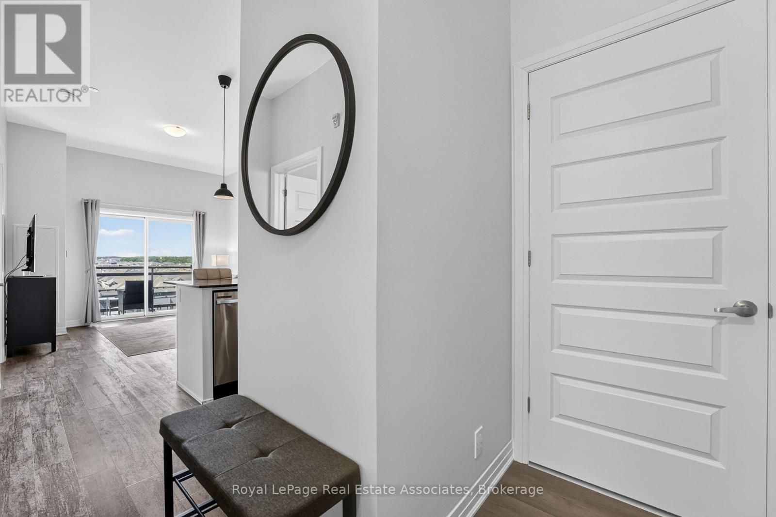 636 - 102 Grovewood Common, Oakville, Ontario  L6H 0X2 - Photo 2 - W13713784