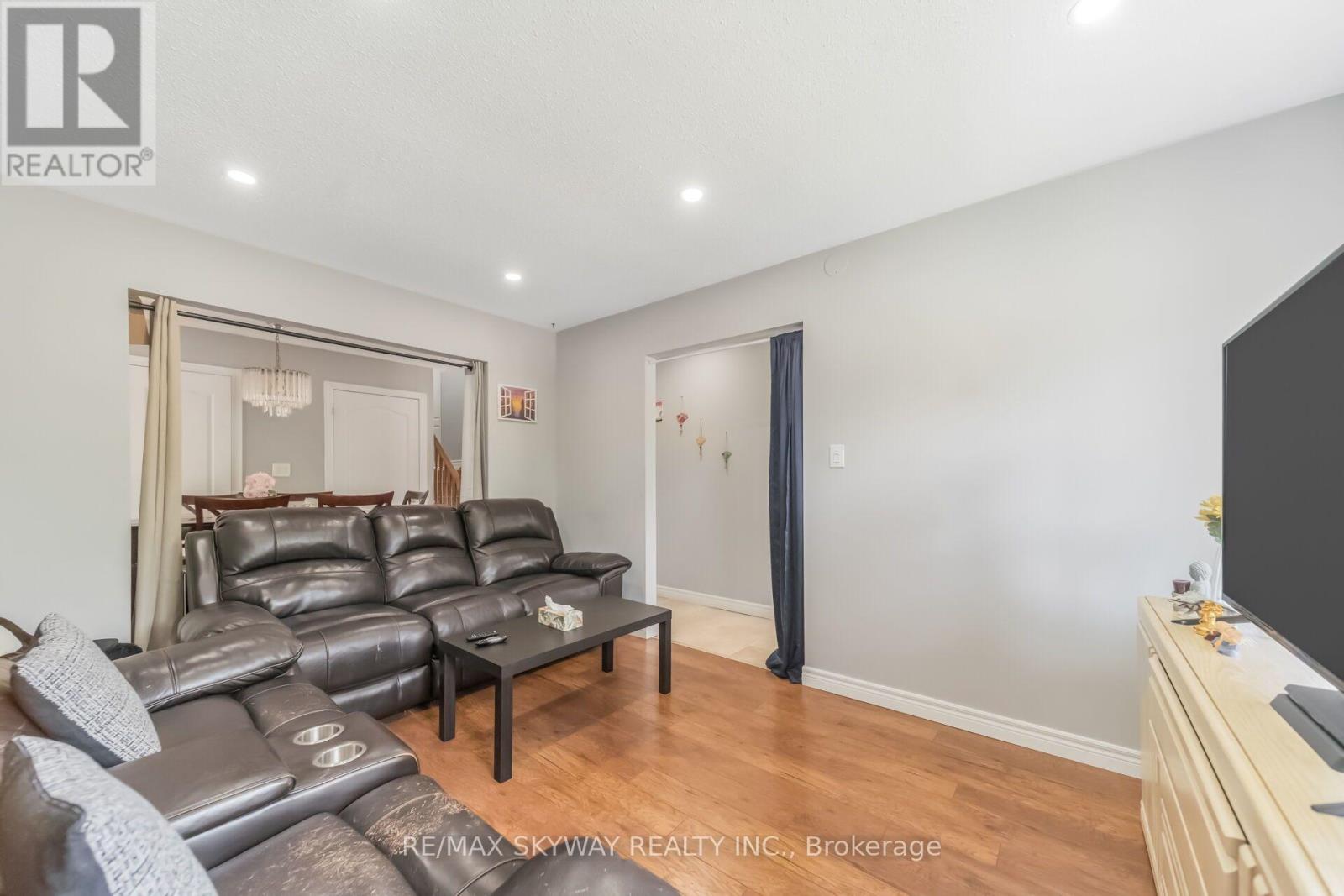 42 Newbury Drive, Kitchener, Ontario  N2N 2X6 - Photo 11 - X13713620