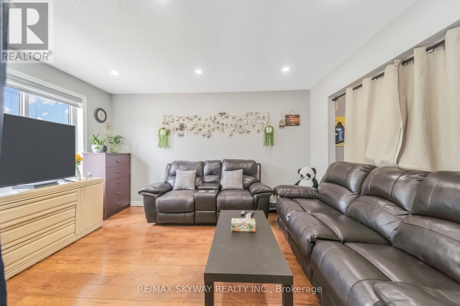 42 Newbury Drive, Kitchener, Ontario  N2N 2X6 - Photo 9 - X13713620