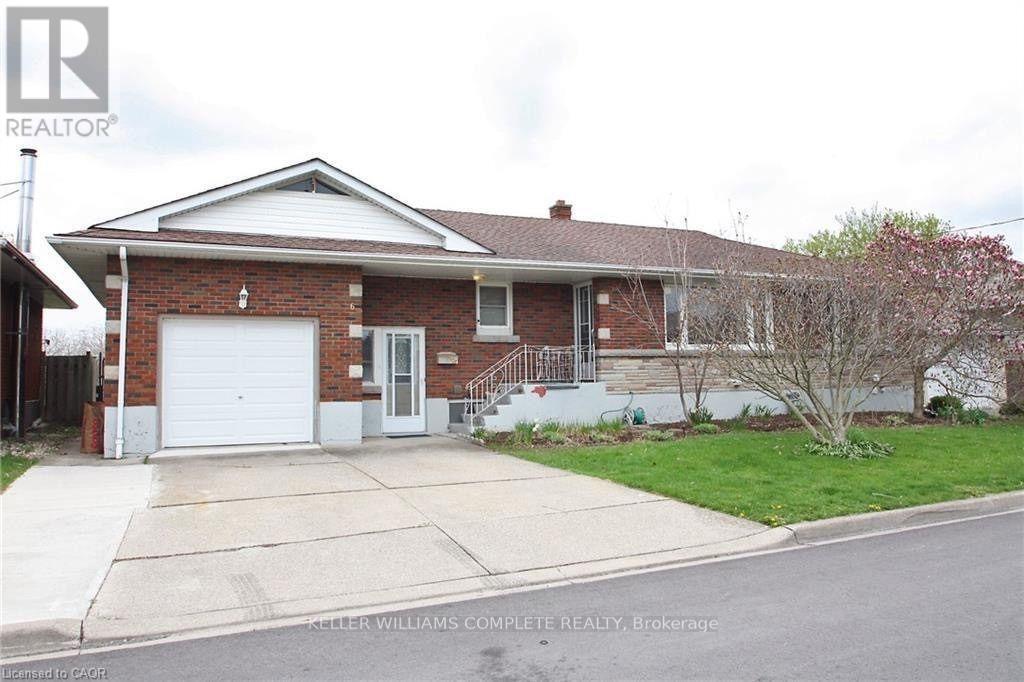 UPPER - 6 MYRTLE AVENUE, St. Catharines, Ontario