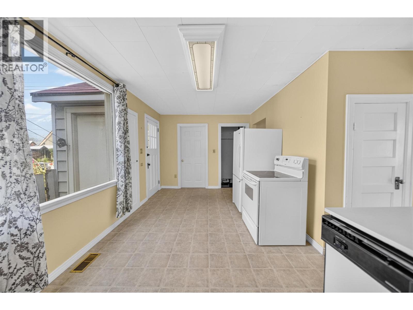 691 3rd Avenue, Fernie, British Columbia  V0B 1M0 - Photo 20 - 10398557