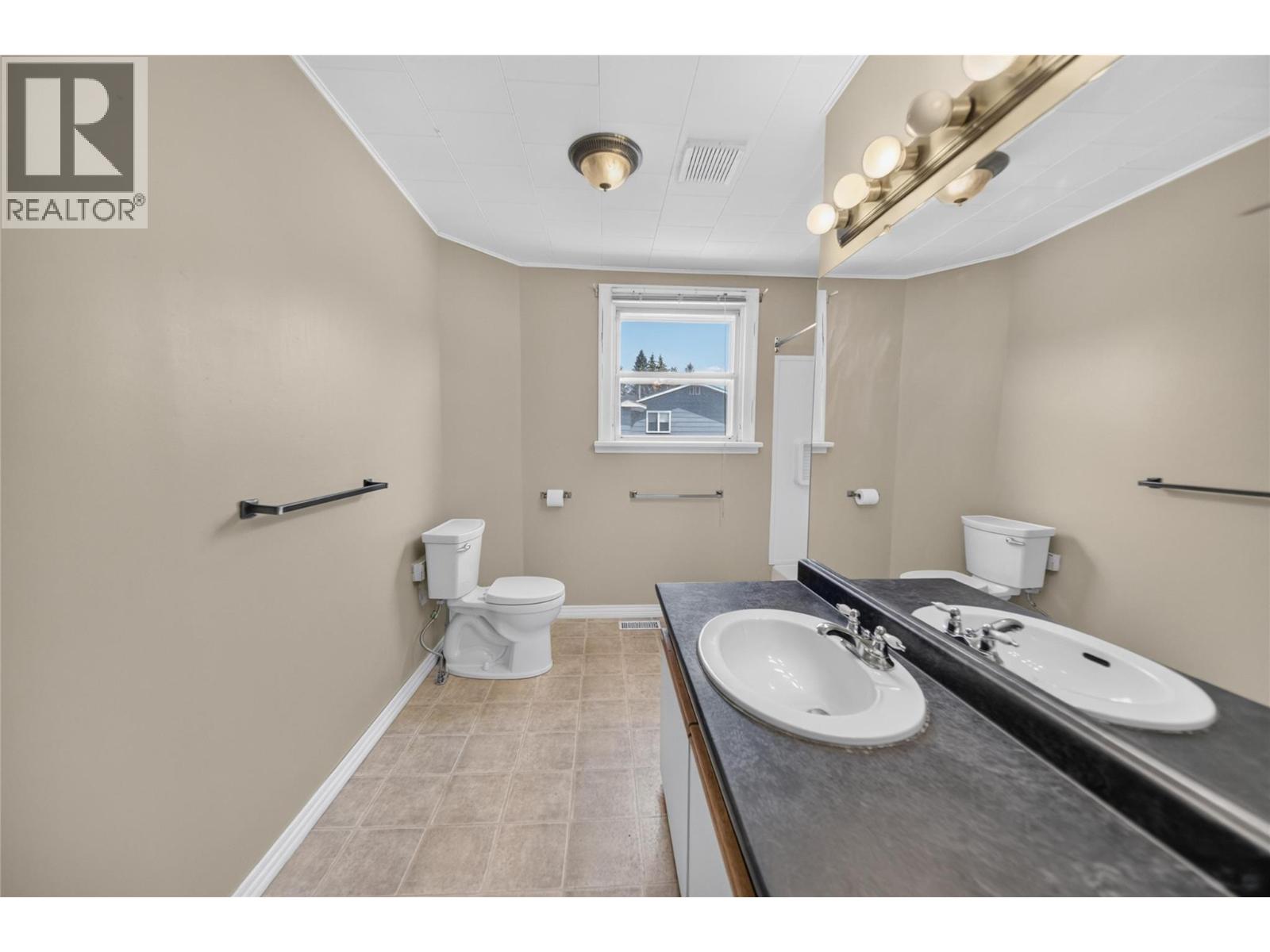 691 3rd Avenue, Fernie, British Columbia  V0B 1M0 - Photo 37 - 10398557
