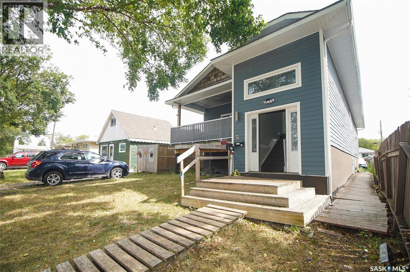 A B 417 Robinson Street, Regina, Saskatchewan  S4R 3R5 - Photo 2 - SK046679