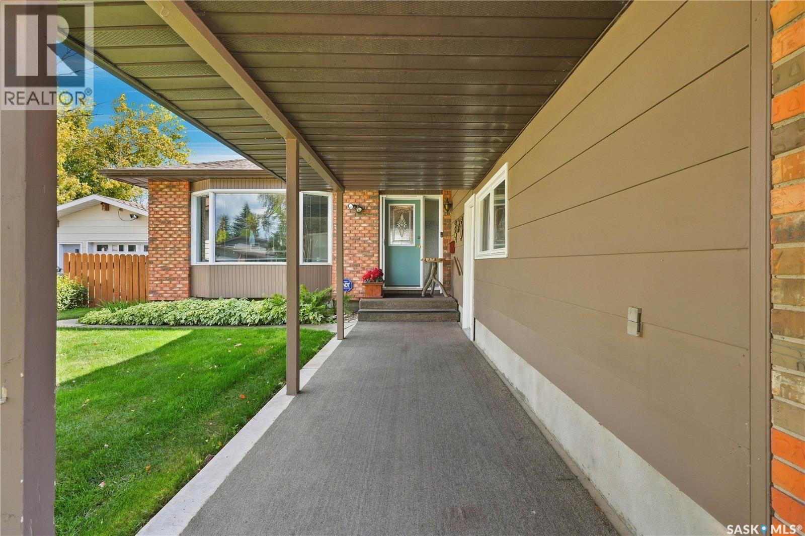 215 Stechishin Crescent, Saskatoon, Saskatchewan  S7K 5P6 - Photo 4 - SK046077
