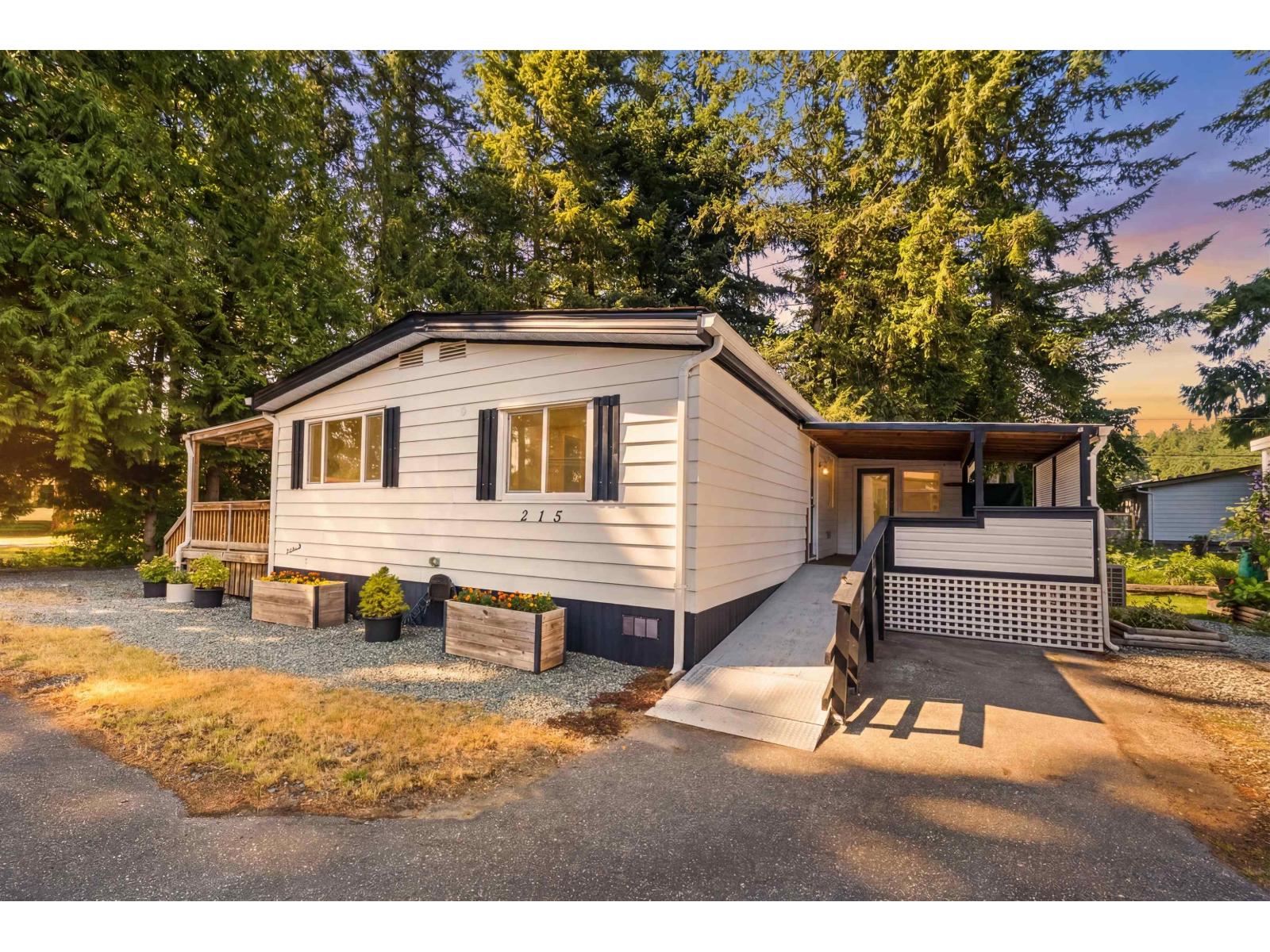 215 20071 24 AVENUE, Langley, British Columbia