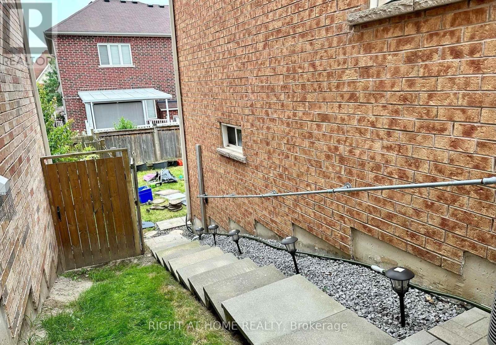 Lower - 163 Williamson Drive E, Ajax, Ontario  L1Z 0G7 - Photo 2 - E13713876