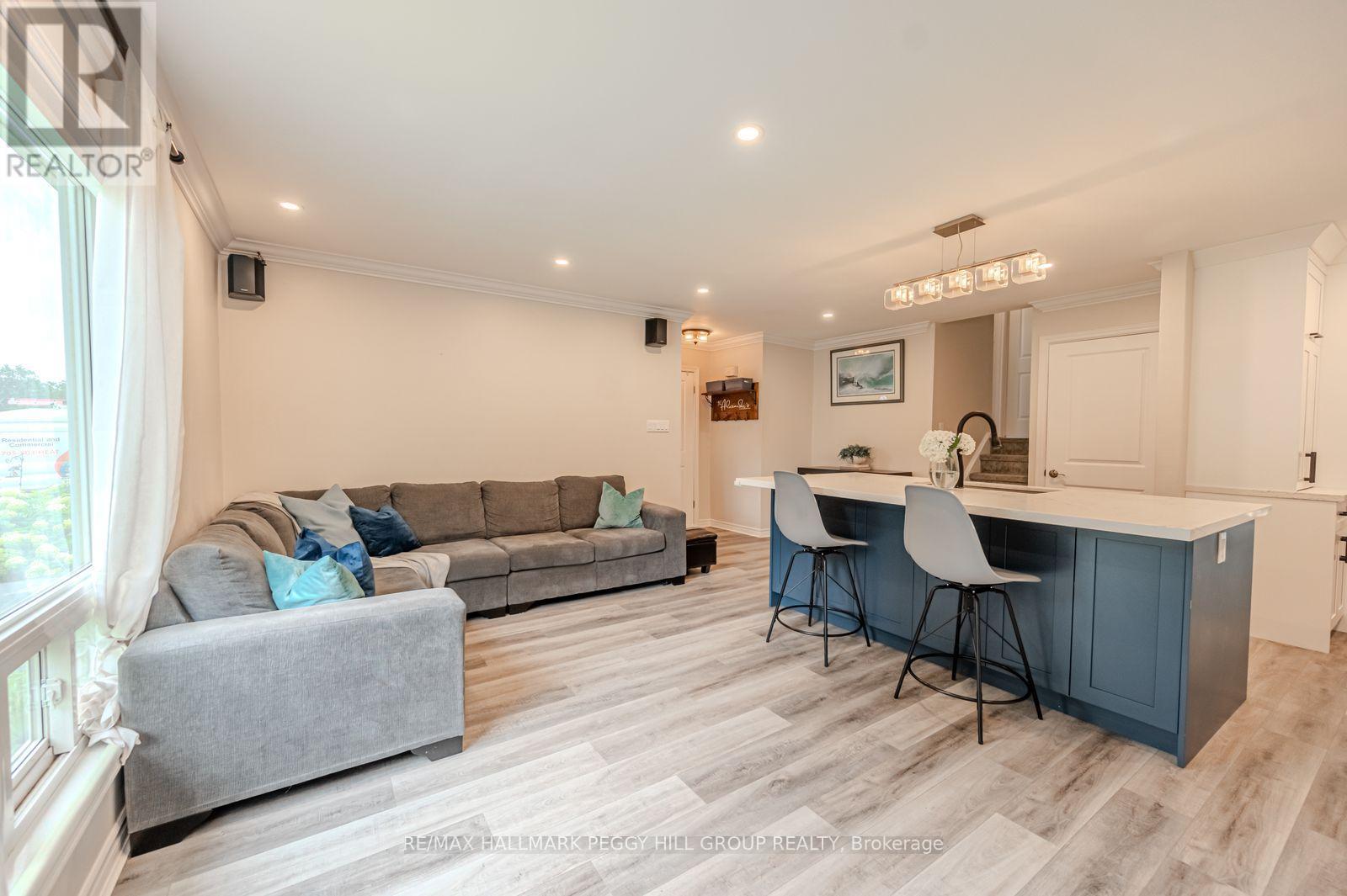 29 Shelley Lane, Barrie (Letitia Heights), Ontario  L4N 4W4 - Photo 6 - S13713954