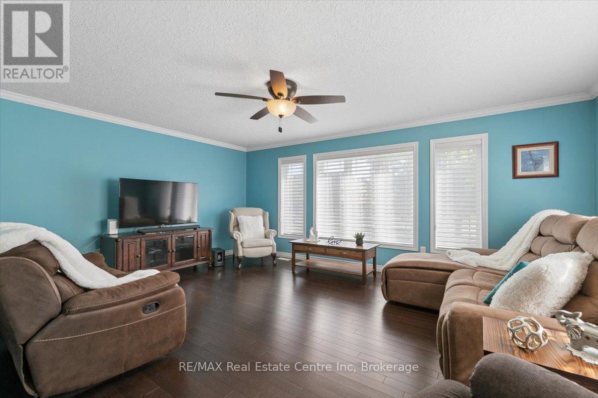 128 Ingram Drive, Guelph (Victoria North), Ontario  N1E 0M6 - Photo 11 - X13713896