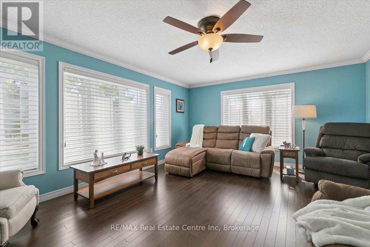 128 Ingram Drive, Guelph (Victoria North), Ontario  N1E 0M6 - Photo 12 - X13713896