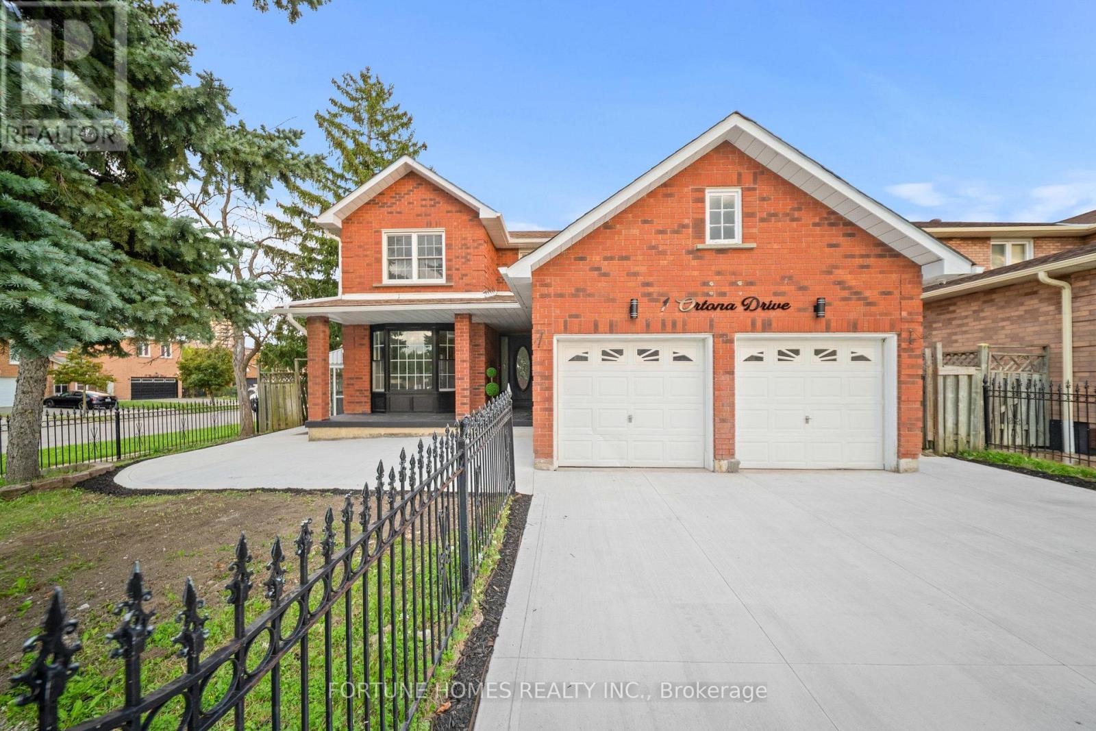 1 Ortona Drive, Brampton, Ontario  L6Y 3C9 - Photo 2 - W13713882