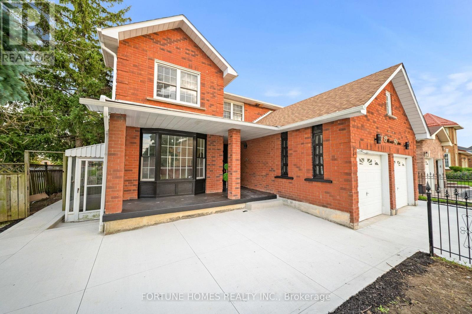 1 Ortona Drive, Brampton, Ontario  L6Y 3C9 - Photo 3 - W13713882