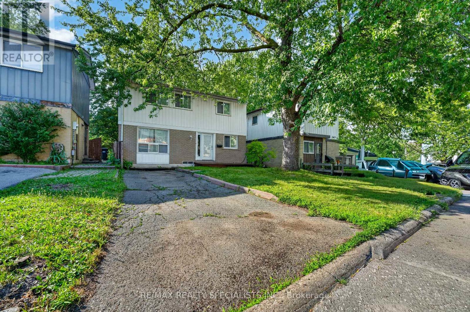 24 Garrison Square, Brampton, Ontario  L6S 2H3 - Photo 2 - W13713932