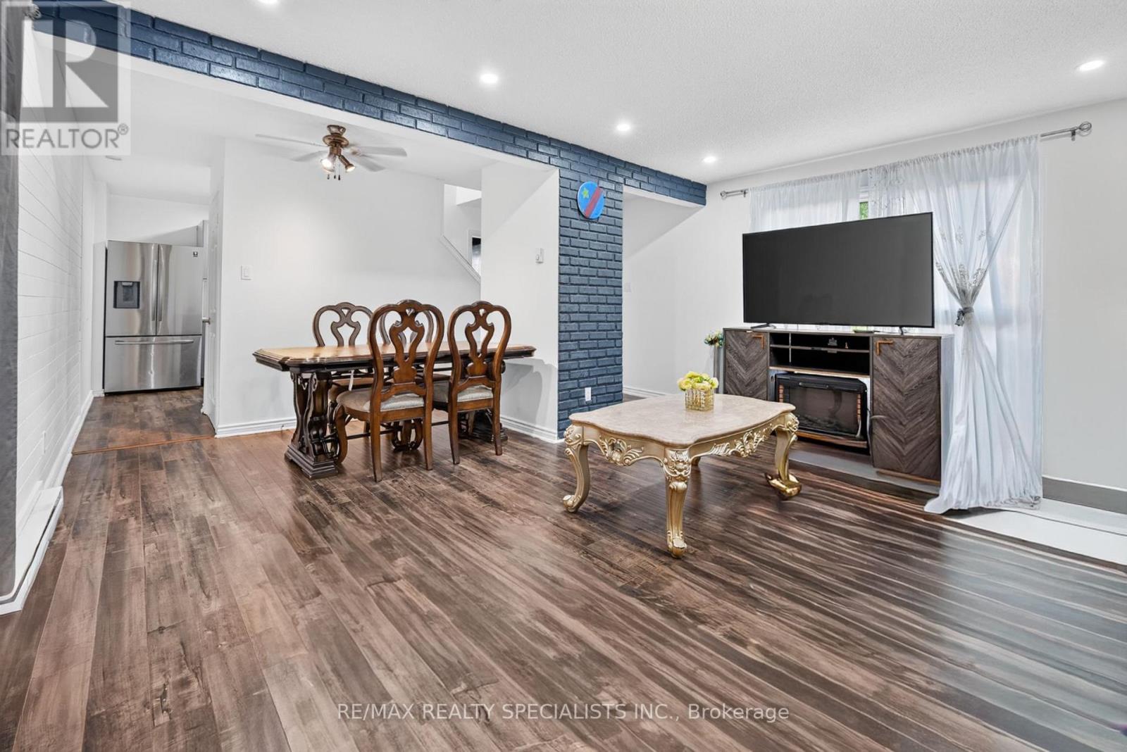 24 Garrison Square, Brampton, Ontario  L6S 2H3 - Photo 4 - W13713932