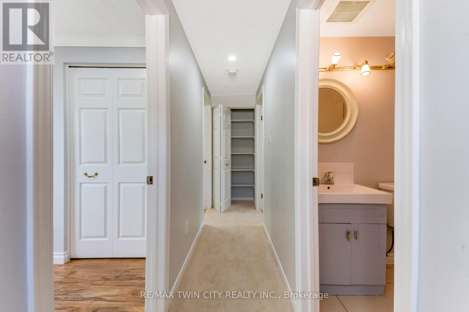68 Old Huron Court, Kitchener, Ontario  N2R 1L7 - Photo 12 - X13713984