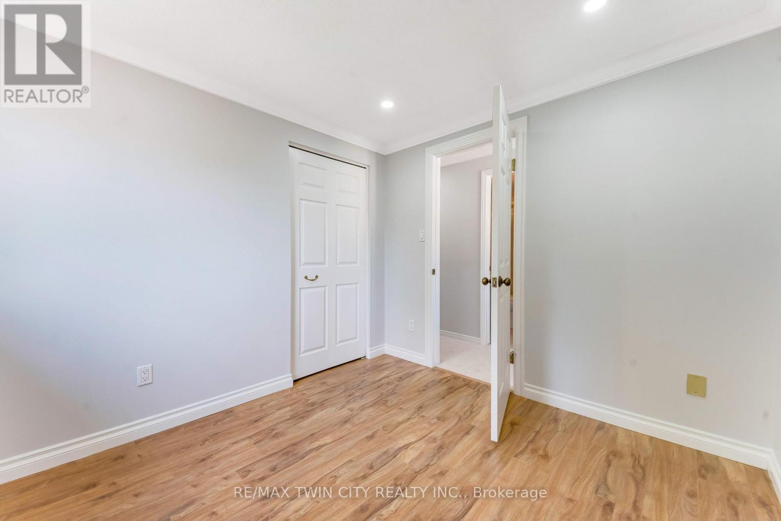 68 Old Huron Court, Kitchener, Ontario  N2R 1L7 - Photo 20 - X13713984