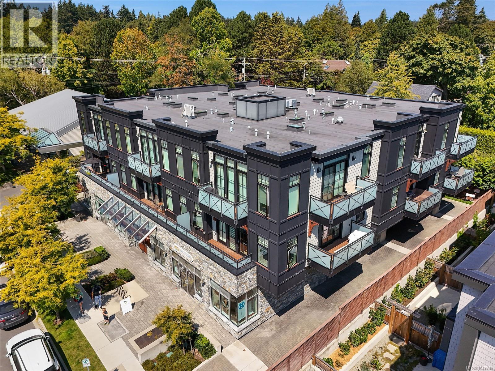 301 2580 Penrhyn St, Saanich, British Columbia  V8N 1G3 - Photo 1 - 1047755