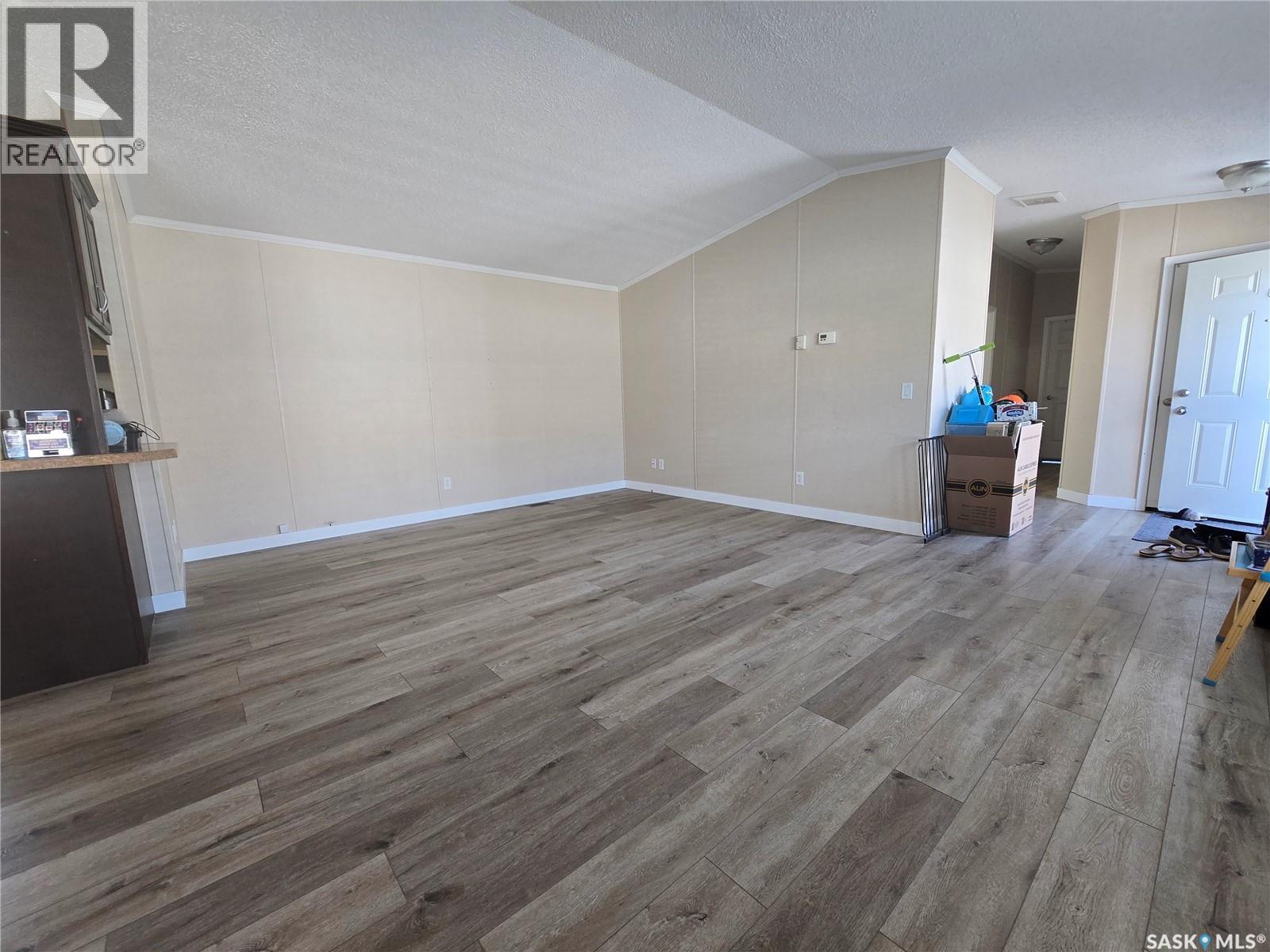 210 Brownlee Street, Weyburn, Saskatchewan  S4H 3P4 - Photo 10 - SK046688